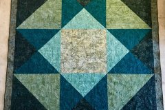 Lydia de MooijAn "Ohio Star" on the back of the quilt!